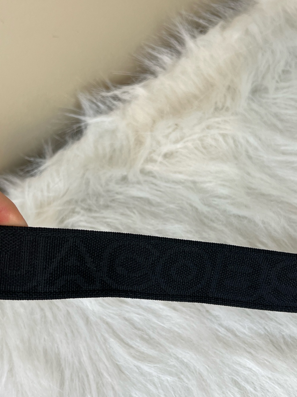 Marc Jacobs Black on black logo Strap - Wide web knit gold hardware - Picture 9 of 14